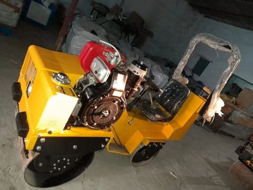 XMR110 Double Drum Ride On Roller – 1100kg Hydraulic Vibratory Compactor | 700mm Drum Width | Rs 3,0