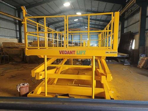 Hydraulic Scissor Lift 2000 Kg Capacity 30 Ft Height | Vedant Lift Warehouse Platform