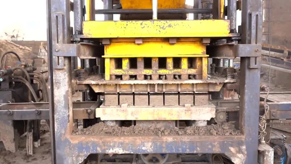 High Vibration Fly Ash Brick Making Machine | 2500 Bricks/Hour | Automatic 4