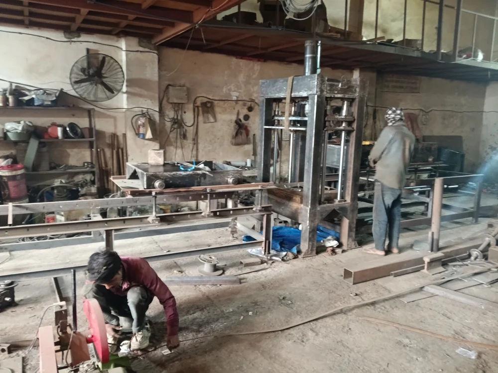 Semi Automatic Cement Bricks Making Machine – 500–1000 Bricks/Hour Hydraulic 3