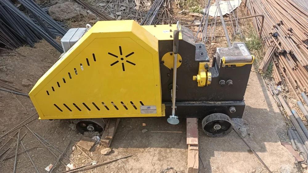 Automatic Bar Cutting Machine GQ40 – 32 mm Capacity, 4 HP, 3 Phase (415V) 2