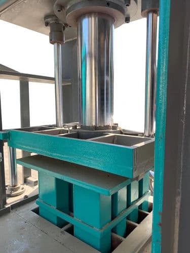 Automatic Hydraulic Cement Brick Making Machine – 2500 Bricks/Hour 3